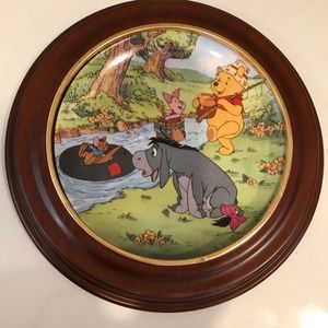 Winnie The Pooh Honeypot COLLECTORS PLATE